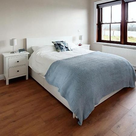 Riverside Marina Apartments Lanesborough Bagian luar foto