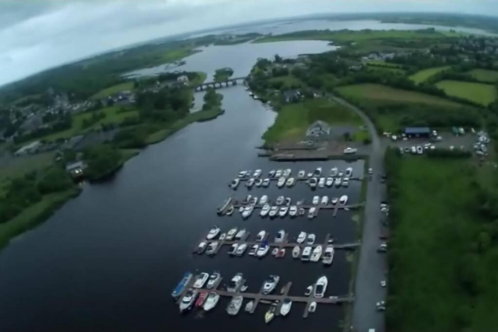 Riverside Marina Apartments Lanesborough Bagian luar foto