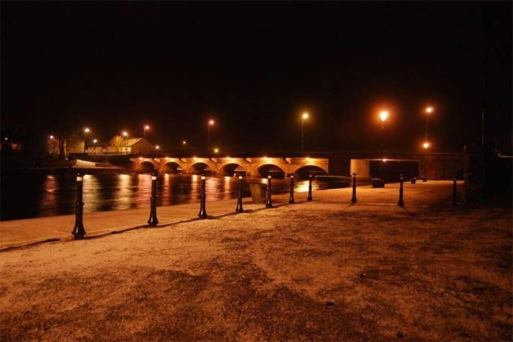 Riverside Marina Apartments Lanesborough Bagian luar foto