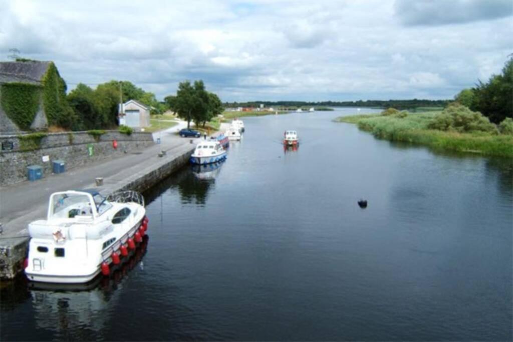 Riverside Marina Apartments Lanesborough Bagian luar foto