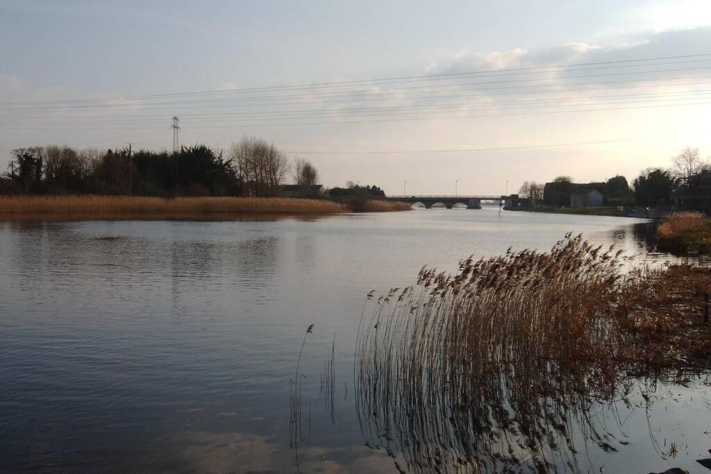 Riverside Marina Apartments Lanesborough Bagian luar foto