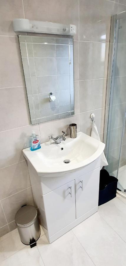 Riverside Marina Apartments Lanesborough Bagian luar foto