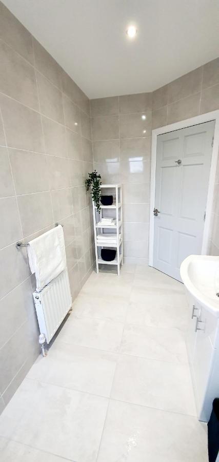 Riverside Marina Apartments Lanesborough Bagian luar foto