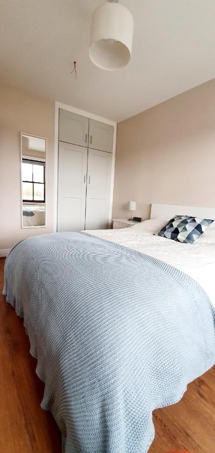 Riverside Marina Apartments Lanesborough Bagian luar foto