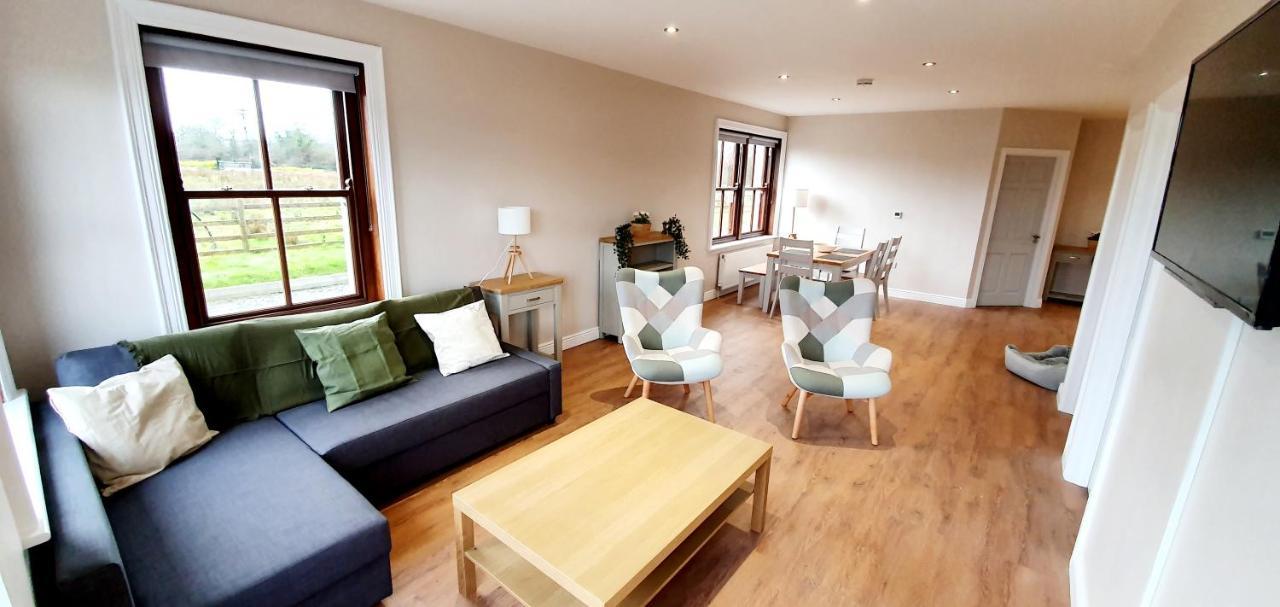 Riverside Marina Apartments Lanesborough Bagian luar foto
