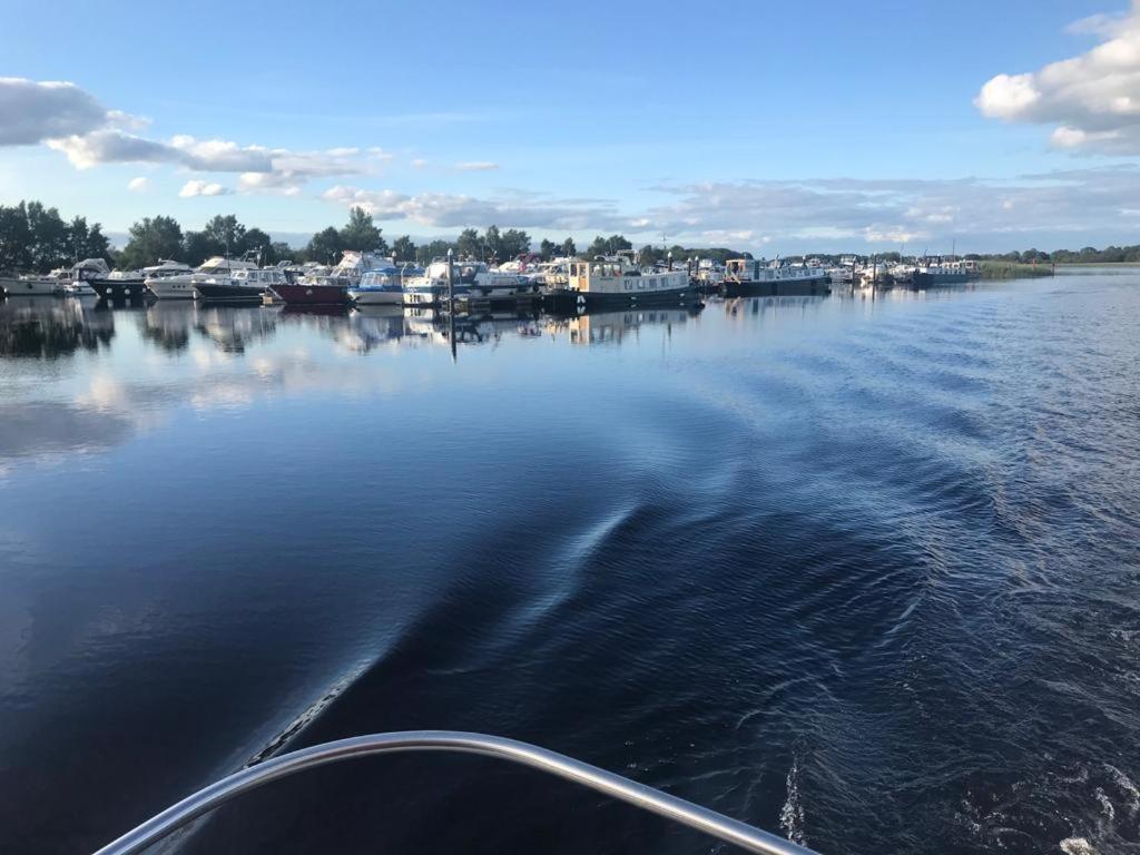 Riverside Marina Apartments Lanesborough Bagian luar foto