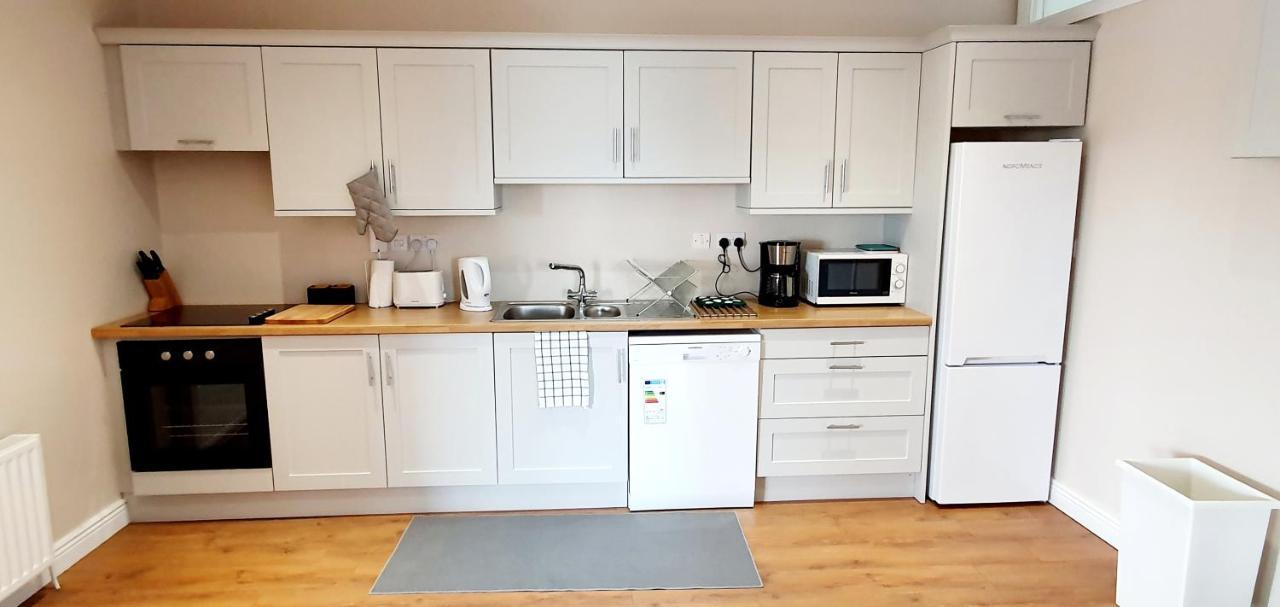 Riverside Marina Apartments Lanesborough Bagian luar foto