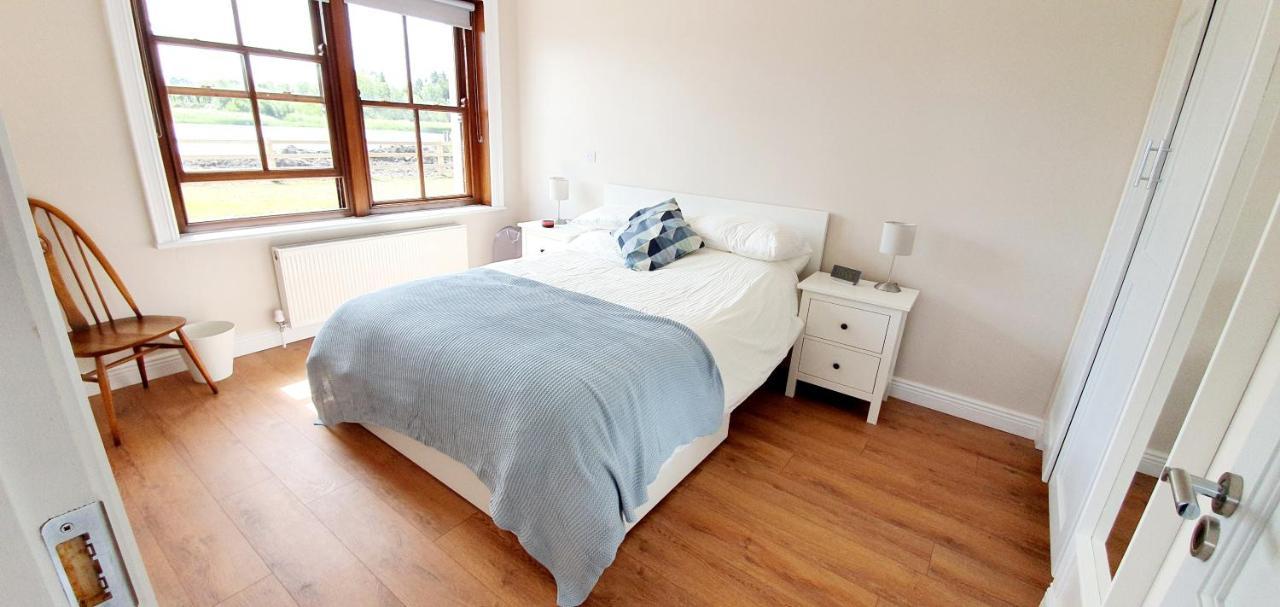 Riverside Marina Apartments Lanesborough Bagian luar foto